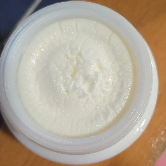 La Mer The moisturizing cream 2 Oz. - Picture 5 of 8